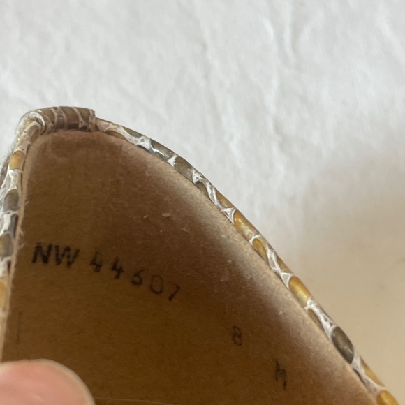 Stuart Weitzman JUST SO Beige Snakeskin Peep Toe Platform Stiletto Pumps Sz 8 M - Picture 5 of 16